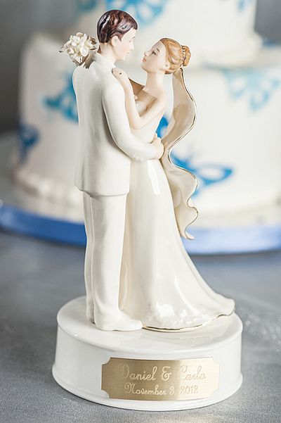 Engraveable Porcelain Bride And Groom Wedding Cake Topper
